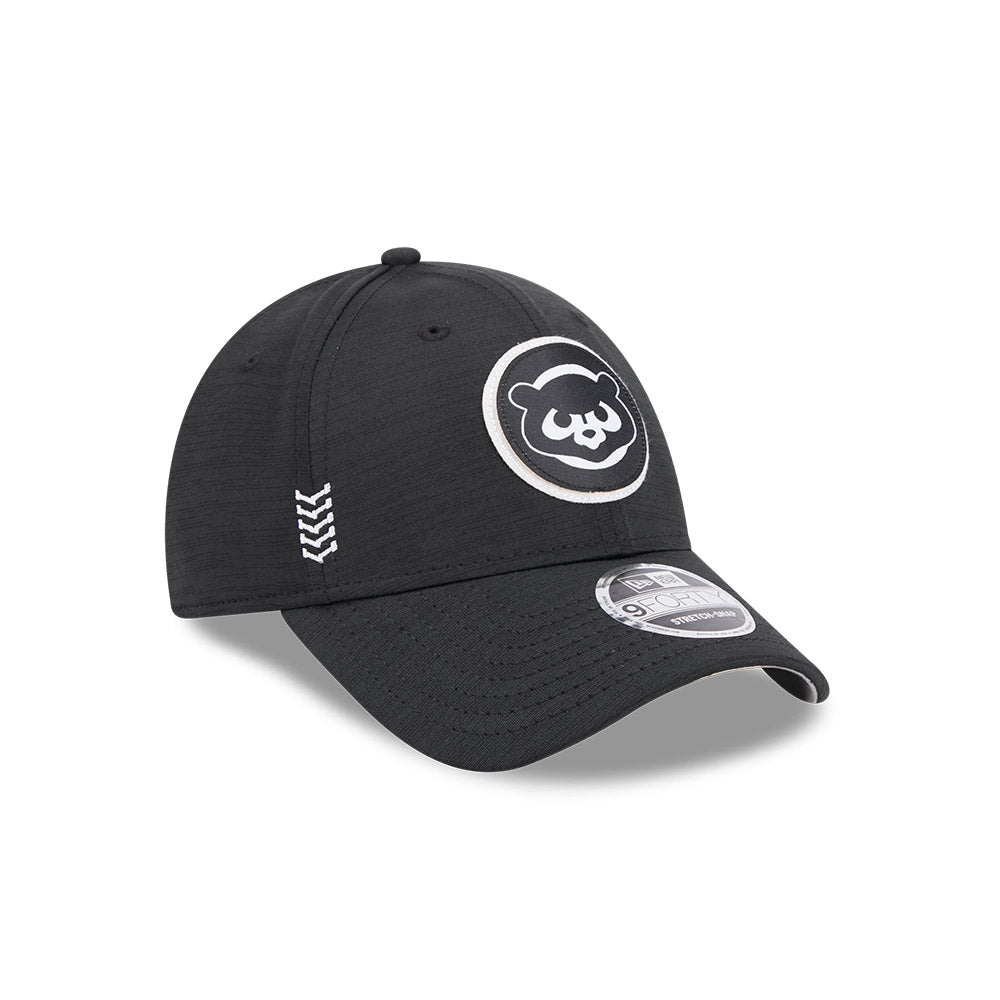 Chicago Cubs 2025 Clubhouse '84 Logo Black New Era 9FORTY StretchSnap