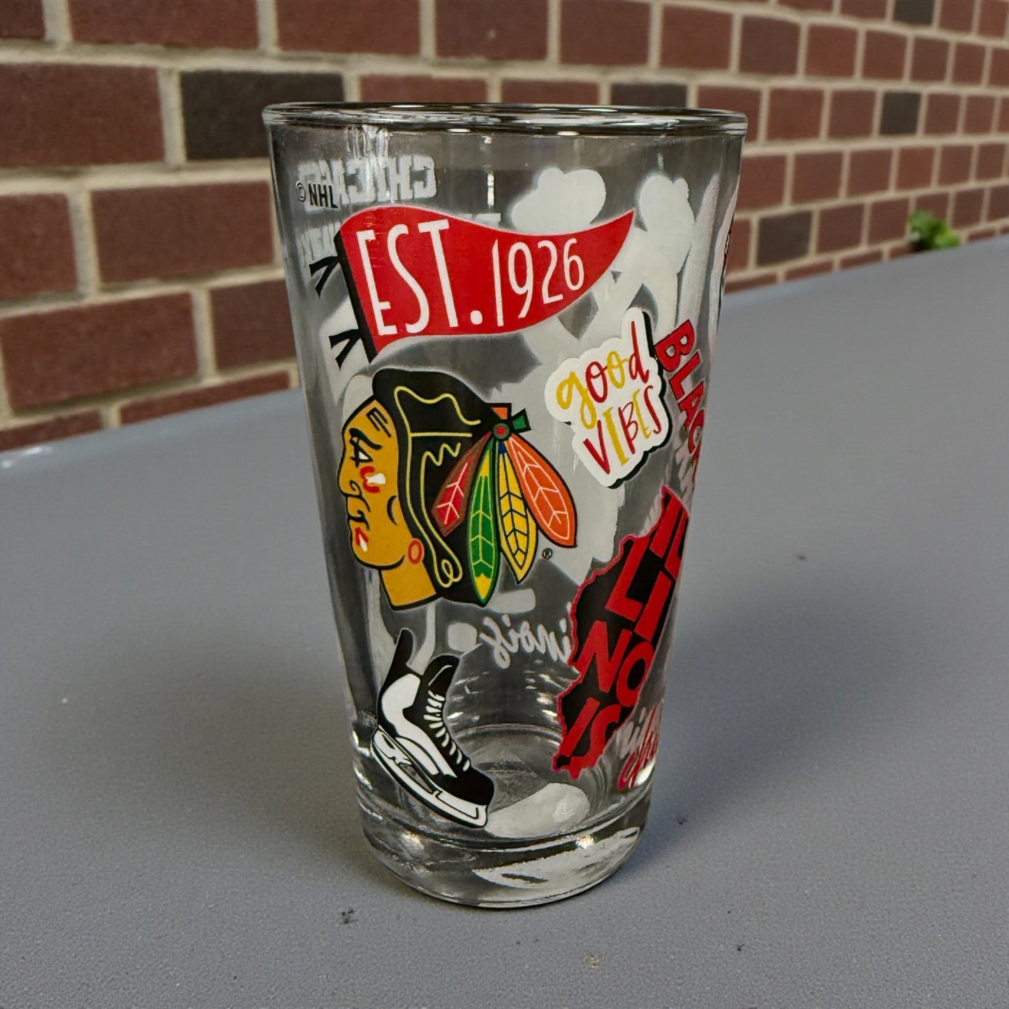 Chicago Blackhawks 16 oz. Native Design Pint Glass