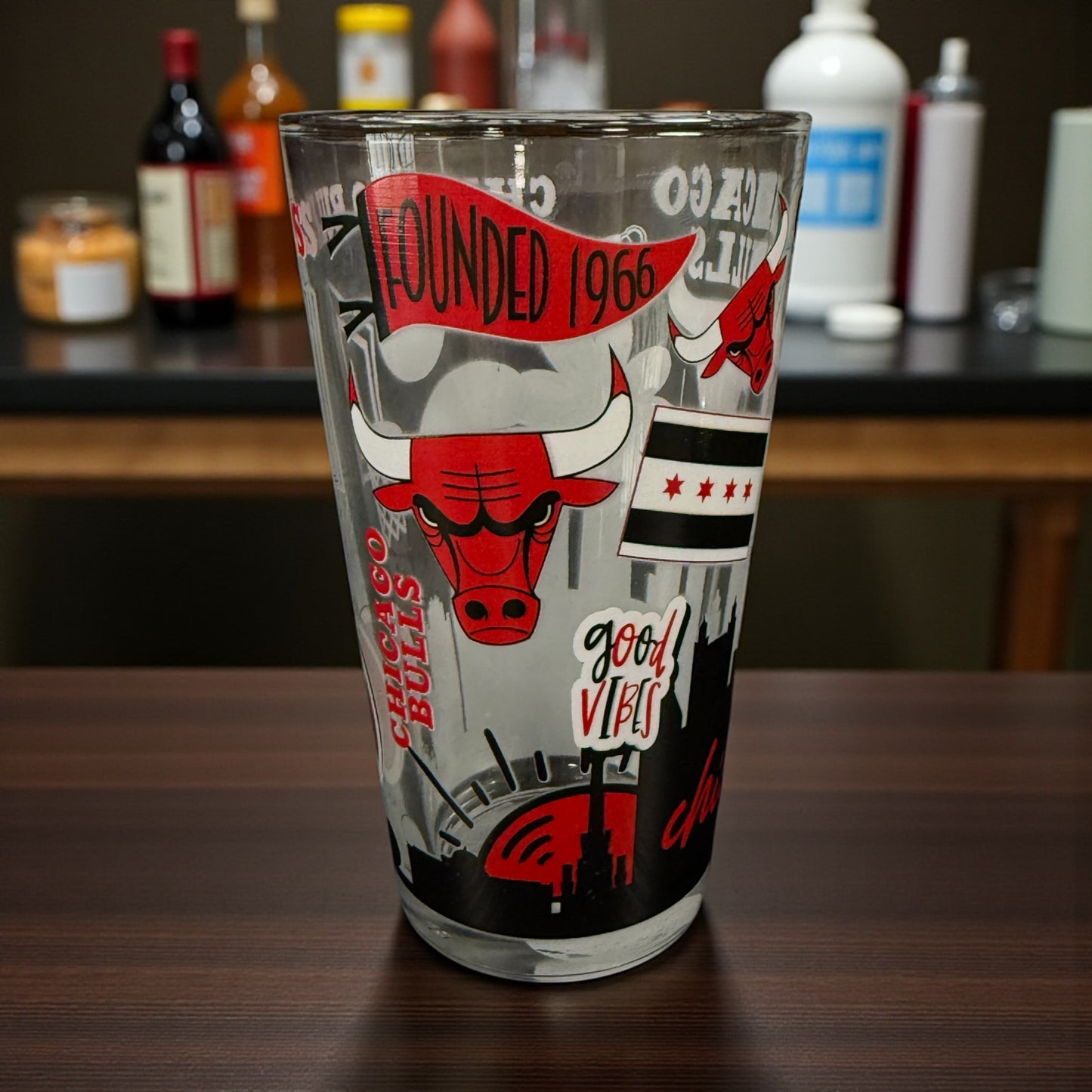 Chicago Bulls 16oz. Native Design Pint Glass