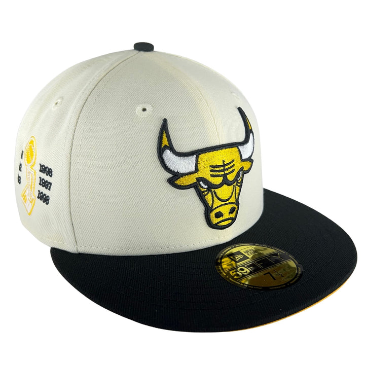 Men's New Era Cream/Black Chicago Bears Chrome Collection 9FIFTY Trucker  Snapback Hat