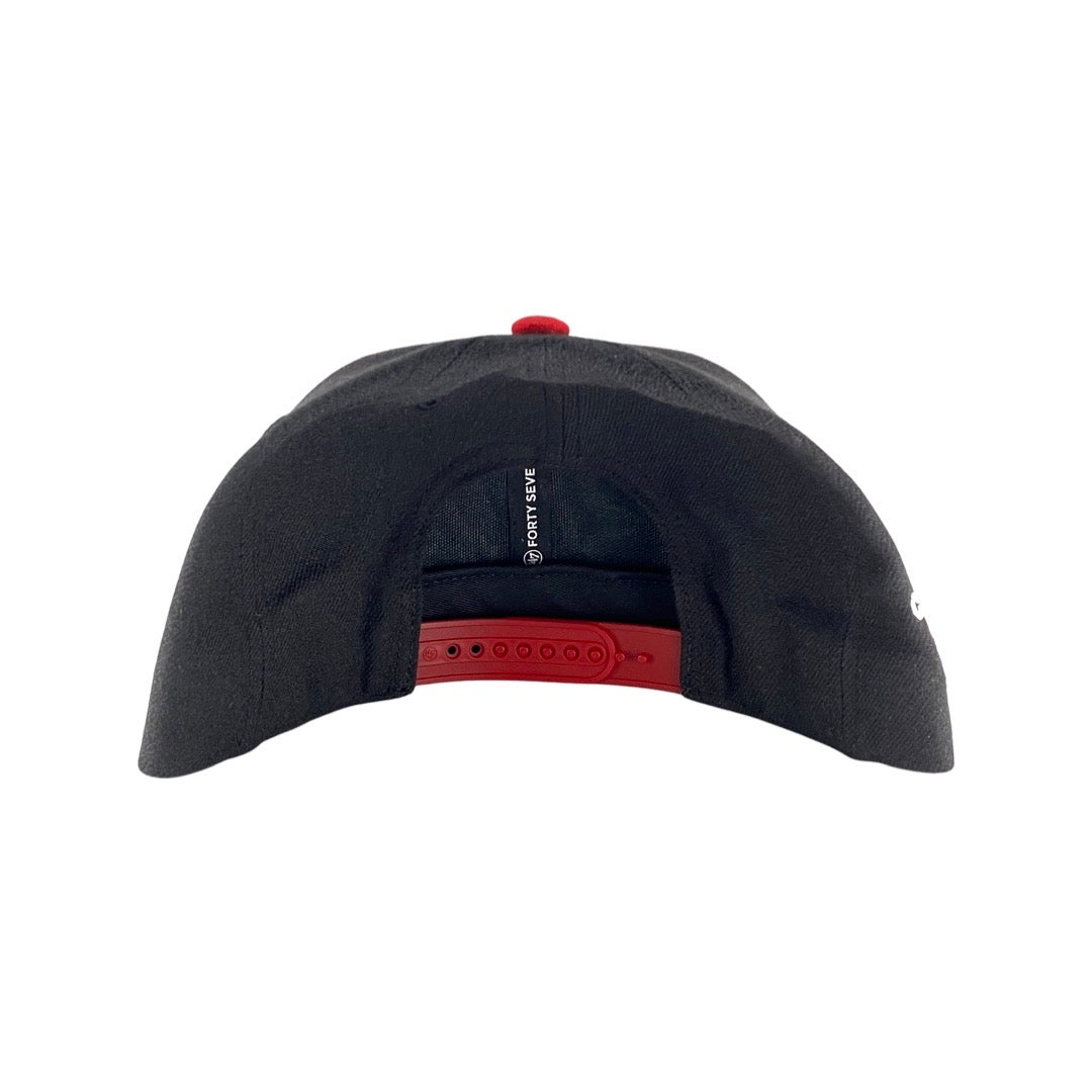Chicago Bulls Black/Red Crosstown Two-Toned Script Captain Snapback Hat